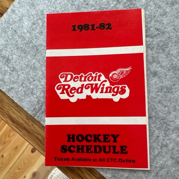 Vintage Hockey Program Collection - Picture 13 of 14